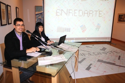 Mario Outeiro e Encarna Lago na presentación de Enredarte